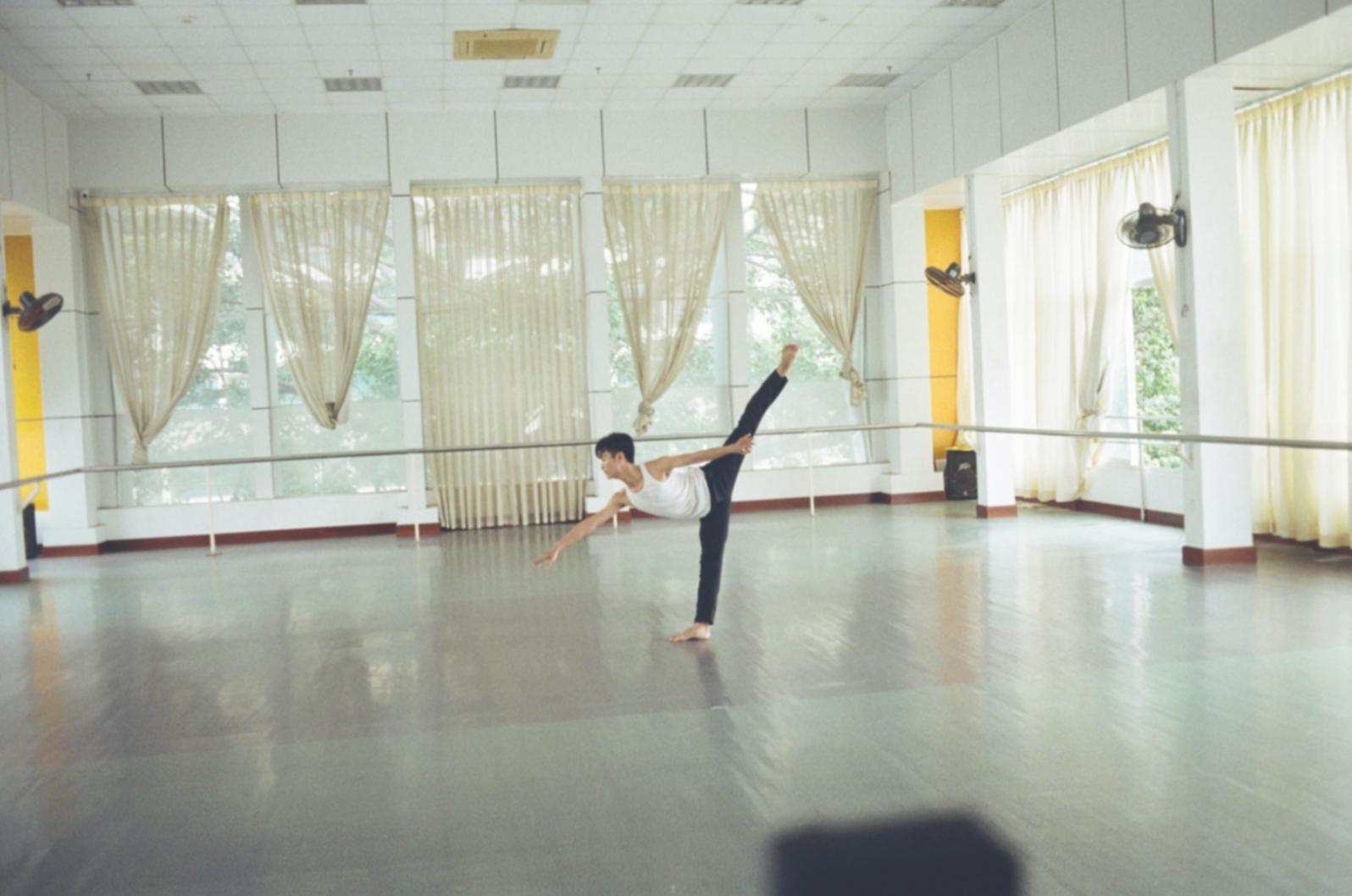 Sessione di training breaking con focus sulla tecnica base